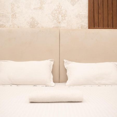 Hotel Holy Land Waranasi Zewnętrze zdjęcie