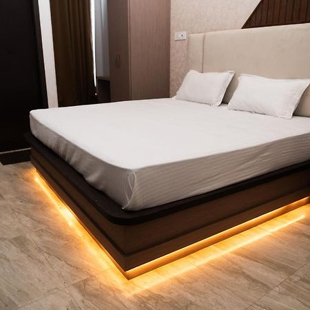 Hotel Holy Land Waranasi Zewnętrze zdjęcie