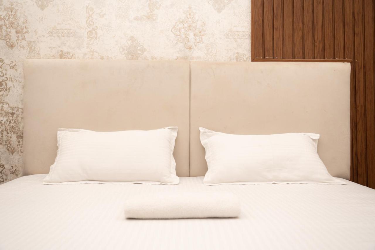 Hotel Holy Land Waranasi Zewnętrze zdjęcie