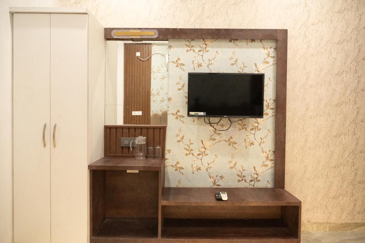 Hotel Holy Land Waranasi Zewnętrze zdjęcie